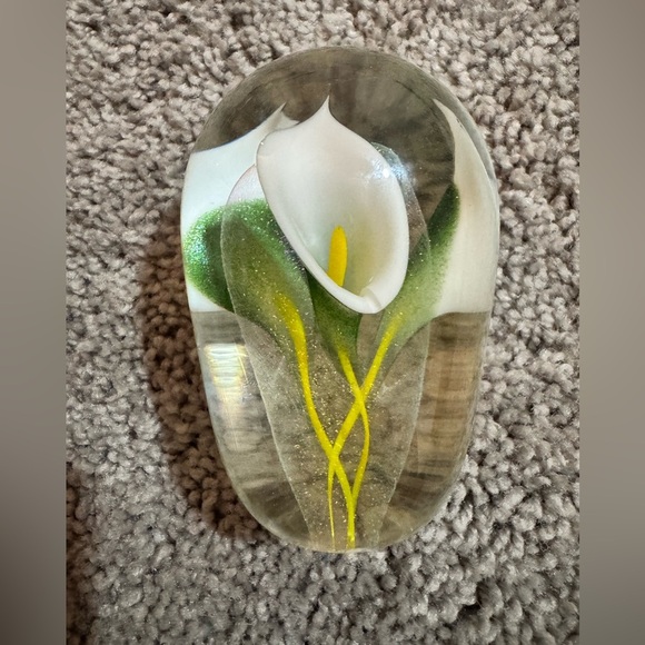 Vintage Calla Lily Glass Paperweight - Picture 2 of 5